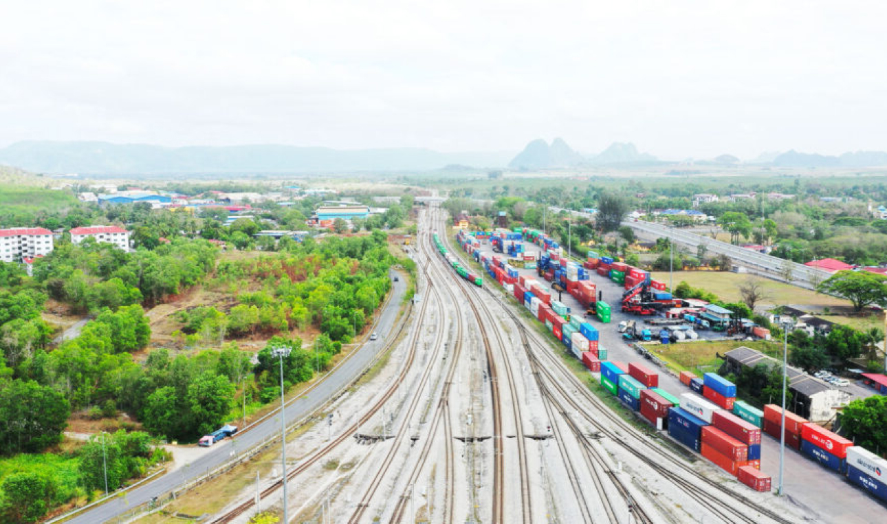 cargo track